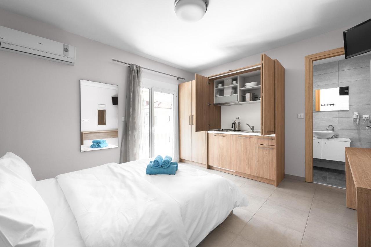 Апартаменти Blue Flag, Nilie Hospitality Mgmt Олімпіакі-Акті Екстер'єр фото